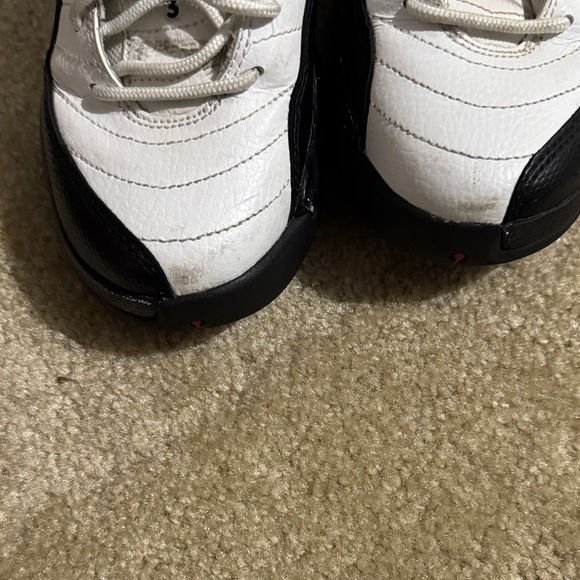 Jordan Kids Sneakers in White and Black - Picture 6 of 6